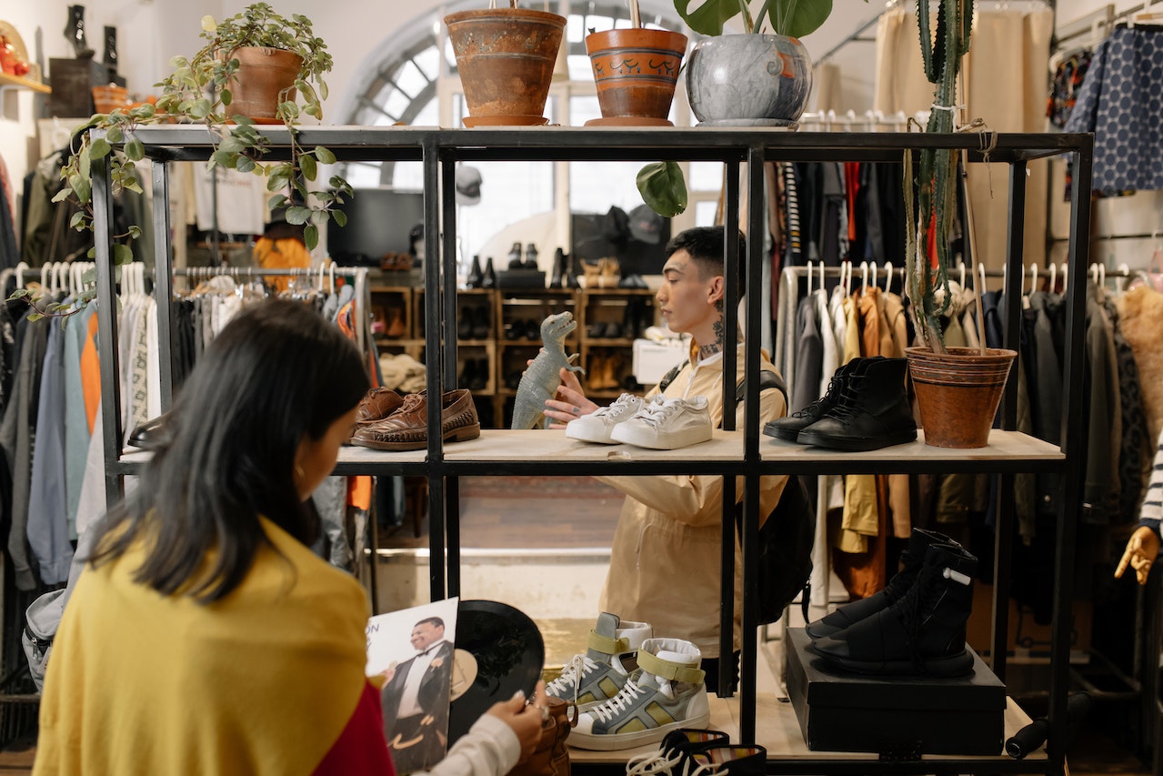 What Do Consumer Services Jobs Pay? 1 What Do Consumer Services Jobs Pay?