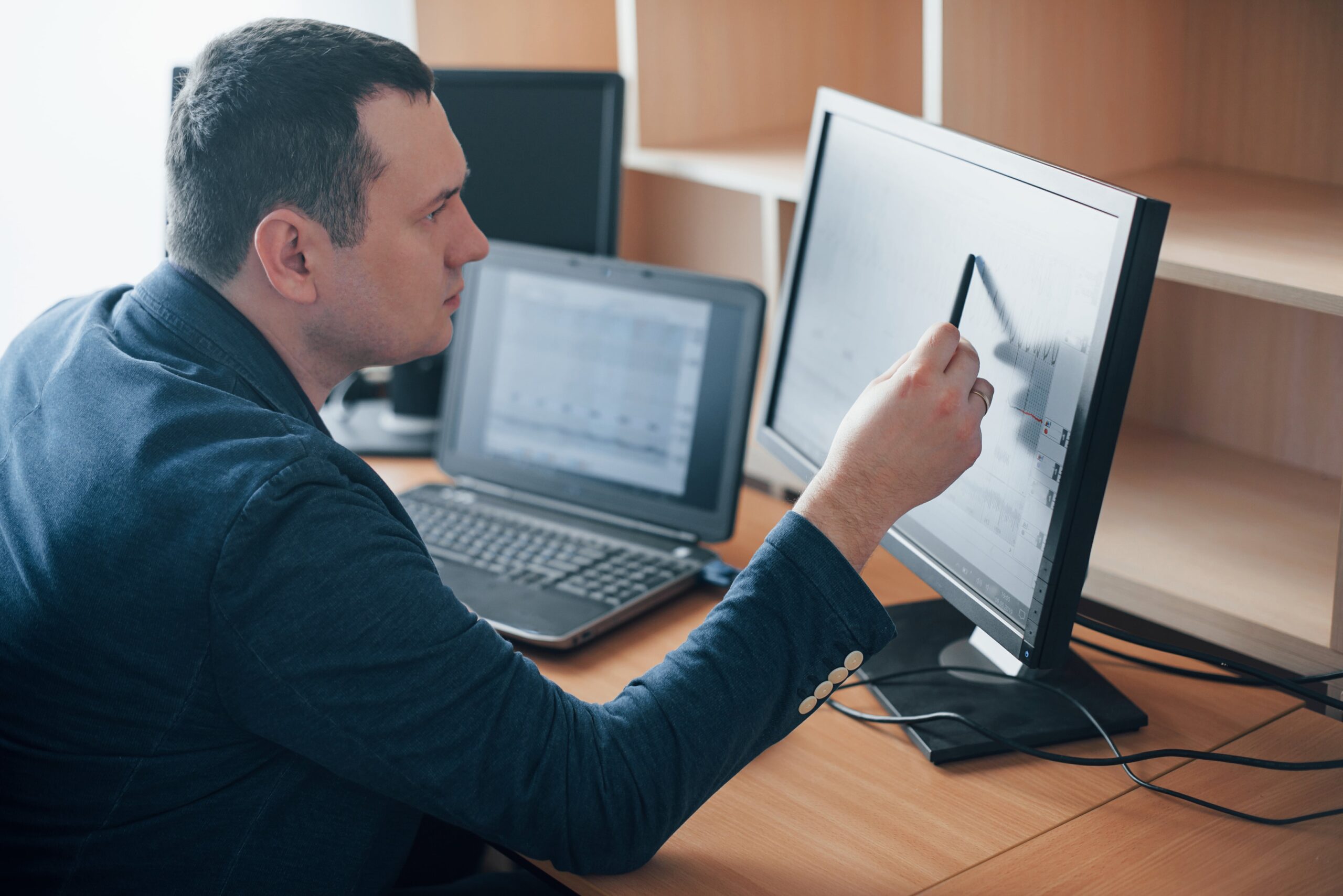 Senior Cybersecurity Consultant Salary: All You Need to Know in 2024 1 Senior Cybersecurity Consultant Salary