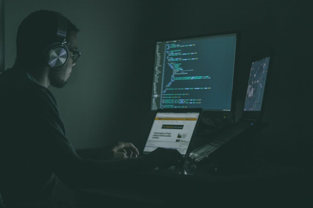 Cybersecurity Engineer vs Analyst: Roles,Salaries & Challenges in 2024 3 Cybersecurity Engineer